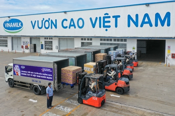 Vinamilk tặng quà sức khoẻ 10.000 y, bác sĩ tuyến đầu trên cả nước