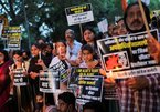 Vụ án cưỡng bức, thiêu xác bé gái khiến dân Ấn Độ phẫn nộ biểu tình