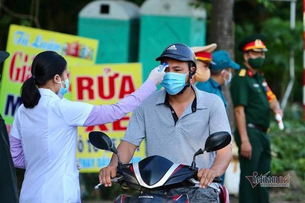 Giấy tờ, thủ tục khi ra khỏi nhà đi tiêm vắc xin Covid-19 ở Hà Nội