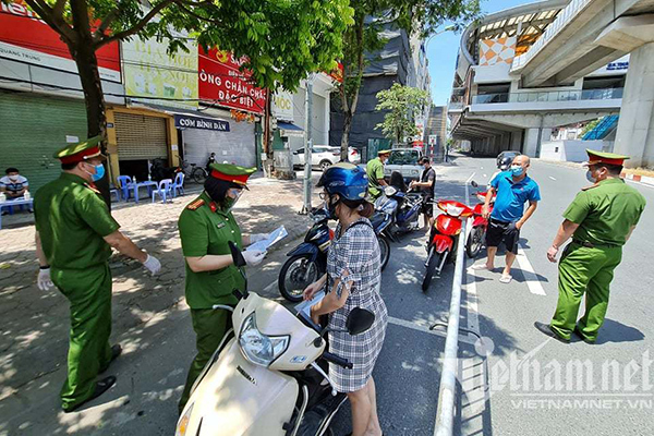 Hà Nội kéo dài giãn cách xã hội đến 6h ngày 23/8, yêu cầu 'ai ở đâu thì ở đó'