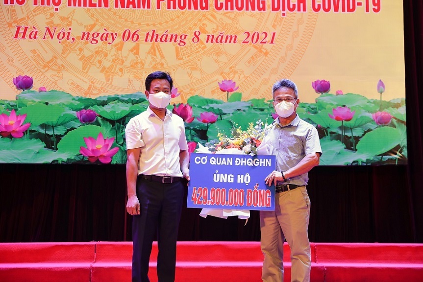 Thầy trò Trường ĐH Y Dược - ĐH Quốc gia Hà Nội lên đường hỗ trợ chống dịch
