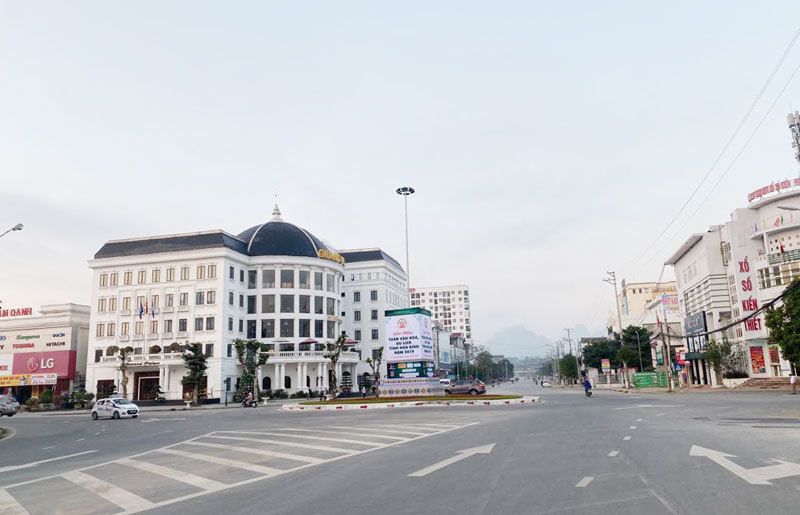 6 tháng cuối năm, Hòa Bình khắc phục 11 khó khăn, bám sát 18 nhóm nhiệm vụ, giải pháp