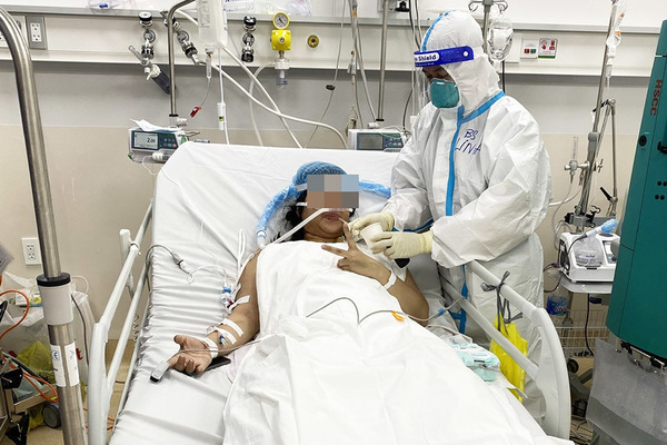 Bác sĩ F0 sinh con khỏe mạnh nhờ cuộc gọi lúc 3h sáng