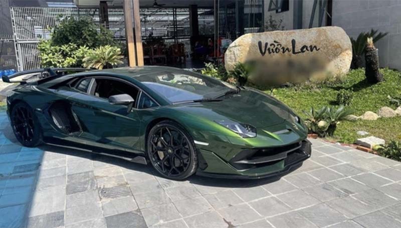 Bất ngờ đại gia tậu Lamborghini màu xanh độc nhất Việt Nam