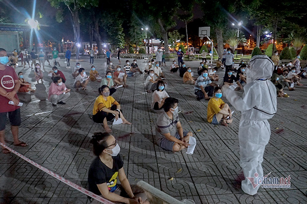 TP.HCM tổ chức tiêm vắc xin Covid-19 lúc nửa đêm