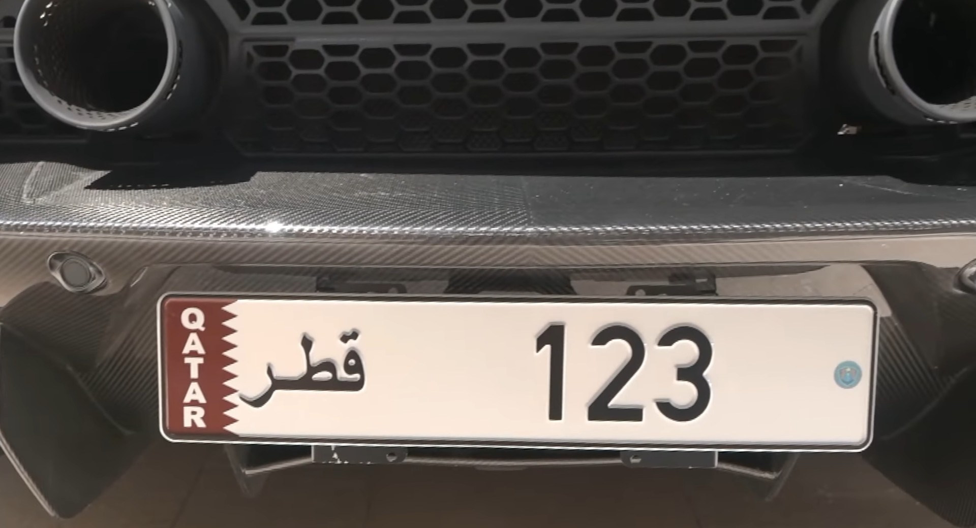 Siêu xe Lamborghini đắt nhất thế giới nhờ gắn biển số giá 12 triệu USD