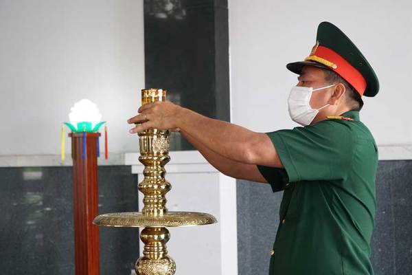 Trang trọng truy điệu nạn nhân mất vì Covid-19 ở nhà tang lễ Thành phố