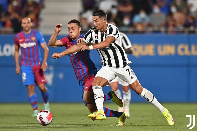 Ronaldo mờ nhạt, Juventus thua tan nát trước Barca