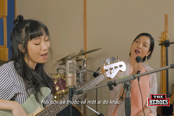 Anh Quân đánh đàn, Mỹ Linh hát cùng con gái Mỹ Anh ở The Heroes