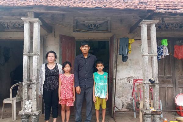 Bố mắc ung thư, các con nguy cơ phải bỏ học