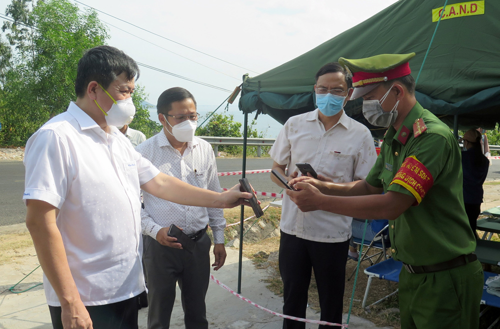 Phú Yên có 1.022 ca Covid-19 xuất viện, hỗ trợ hộ nghèo điện thoại khai báo y tế