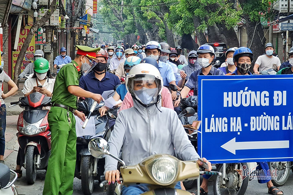 Hà Nội: Người đi đường không cần xuất trình giấy tờ có xác nhận của phường