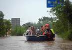 Trung Quốc sơ tán hàng chục nghìn người vì mưa lũ