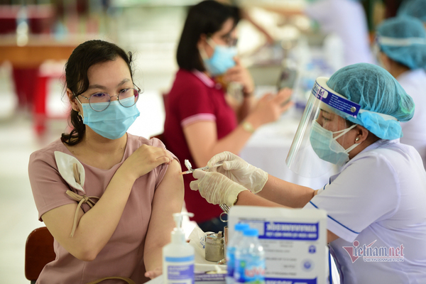 Mới: Phụ nữ có thai trên 13 tuần và cho con bú được tiêm vắc xin Covid-19