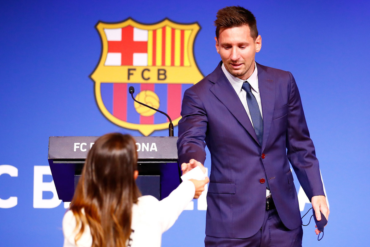 Barca đề nghị hợp đồng mới để giữ Messi