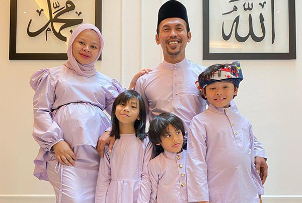 Nữ ca sĩ nổi tiếng Malaysia qua đời vì Covid-19 sau 3 ngày sinh con