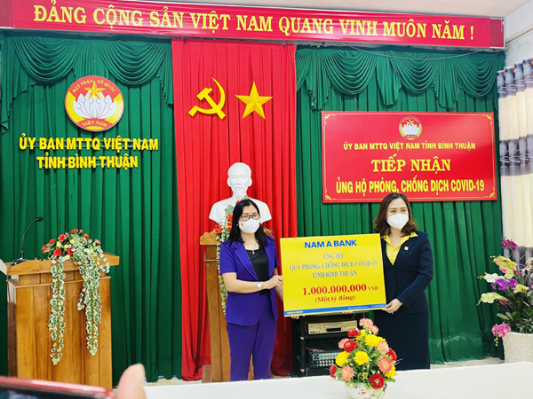 ‘Nam A Bank tặng hàng ngàn phần quà cho người dân vùng dịch
