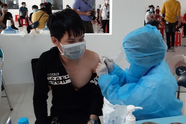 Over 150,000 workers in Binh Duong’s industrial parks vaccinated