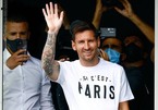 Messi tươi rói tại sân bay Paris, fan PSG phấn khích tột độ