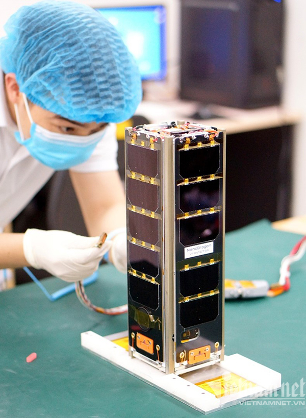 Delaying the launch of Vietnam's NanoDragon satellite right before G