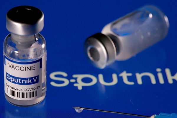 Nga nói vắc xin Sputnik V ‘hiệu quả nhất’, WHO thử thuốc trị Covid-19