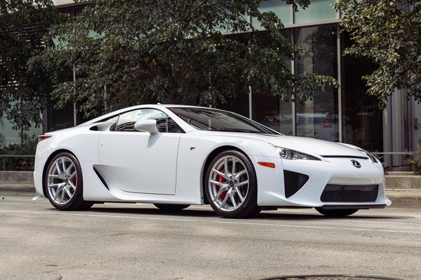 Siêu xe hàng hiếm Lexus LFA còn như mới được bán đấu giá