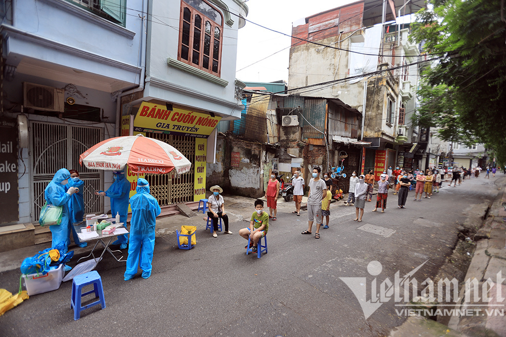 Hình ảnh chiến dịch xét nghiệm tách F0 trong cộng đồng ở Hà Nội