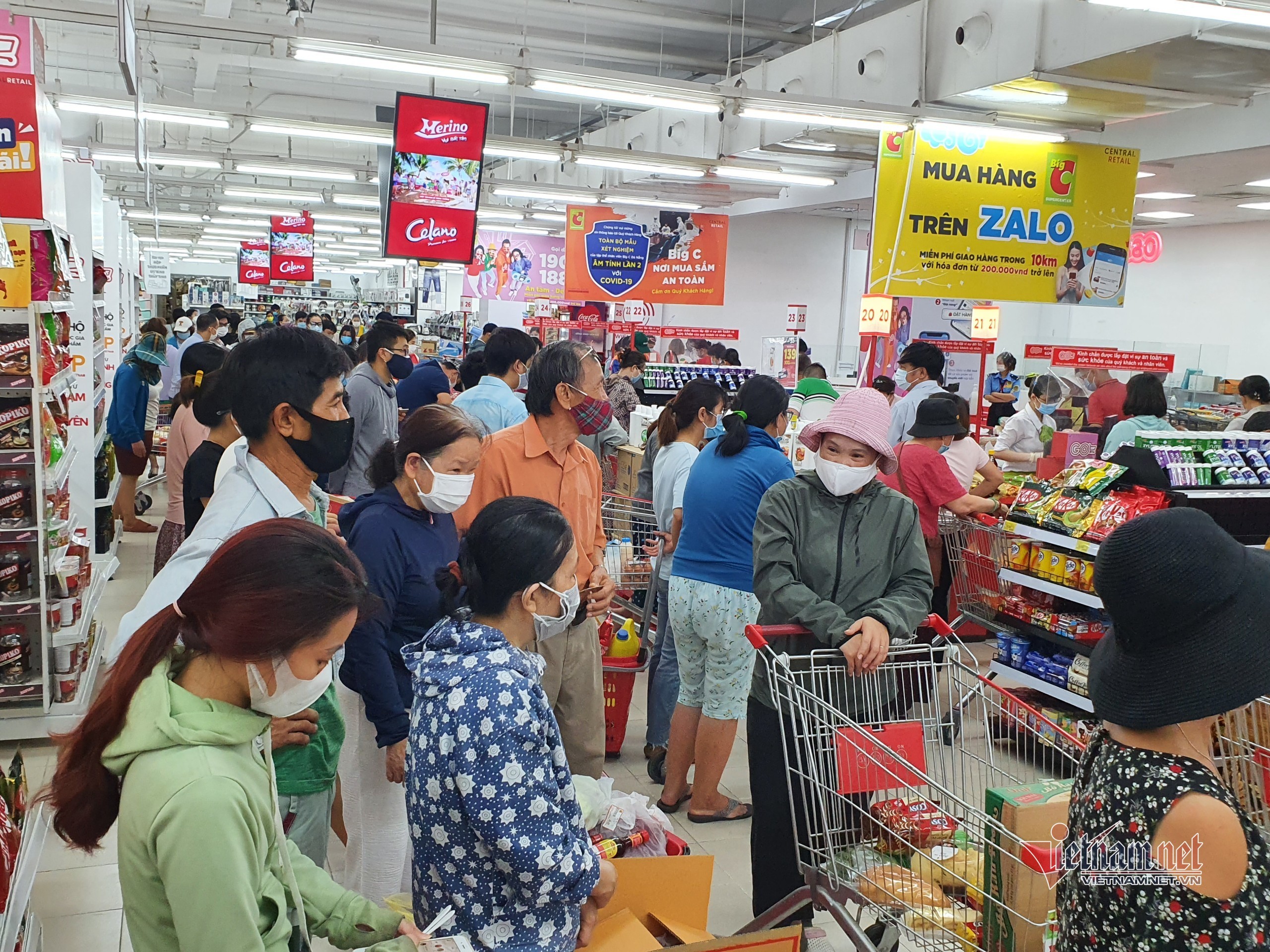 Nghe tin không ra khỏi nhà 7 ngày, dân Đà Nẵng kéo nhau đi mua thực phẩm