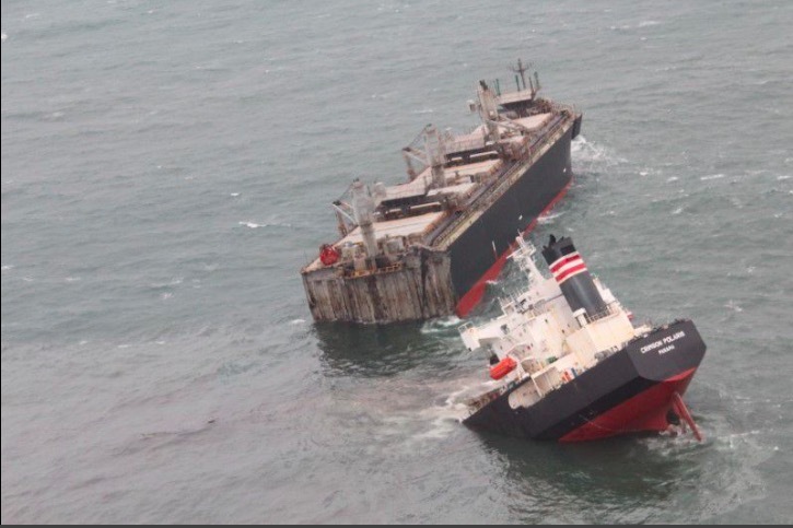 Tàu Panama mắc cạn, vỡ làm đôi ở phía bắc Nhật Bản