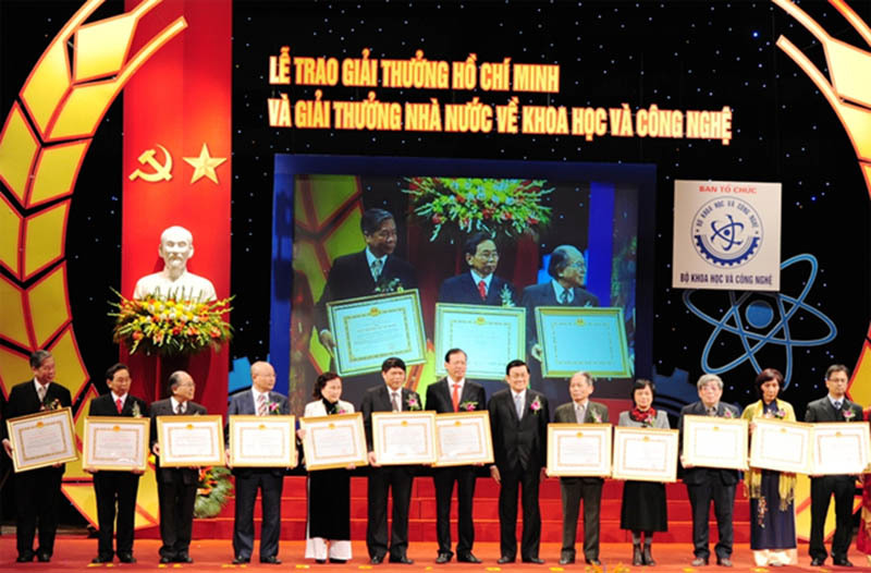Thành lập Hội đồng cấp Nhà nước xét tặng Giải thưởng Hồ Chí Minh, Giải thưởng Nhà nước về KH&CN