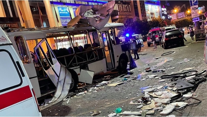 Xe buýt ở Nga bất ngờ nổ tung, nhiều người bị thương