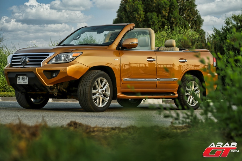 Chiếc Lexus LX570 đặc biệt được độ mui trần