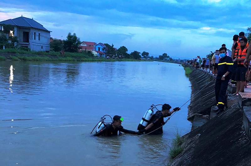 Hai thanh thiếu niên ở Thanh Hóa mất tích khi tắm kênh