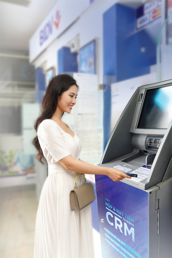 Đã có CRM - máy nộp tiền mặt, rút tiền tự động tiện lợi hơn hẳn ATM