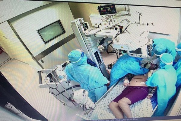 Bệnh nhi nặng 90kg nguy kịch vì mắc Covid-19 được điều trị khỏi