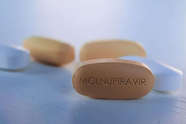 Việt Nam thí điểm cho F0 dùng thuốc Molnupiravir tại nhà