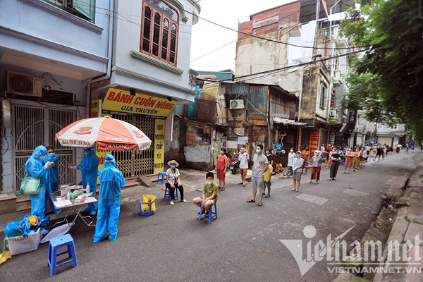 Hà Nội thêm 18 ca Covid-19, có 2 người ở lò mổ Minh Hiền