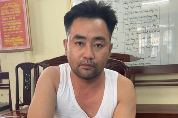 Khởi tố nghi phạm chém bạn gái trong nhà nghỉ ở Ninh Bình