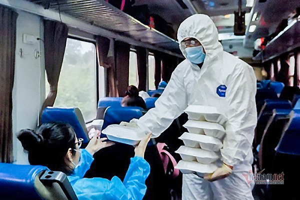 Chế độ đặc biệt trên chuyến tàu đưa 516 người từ TP.HCM về quê Quảng Trị