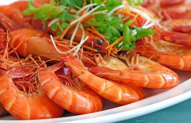 Tôm có dấu hiệu này đừng mua, mang về ăn hại thân