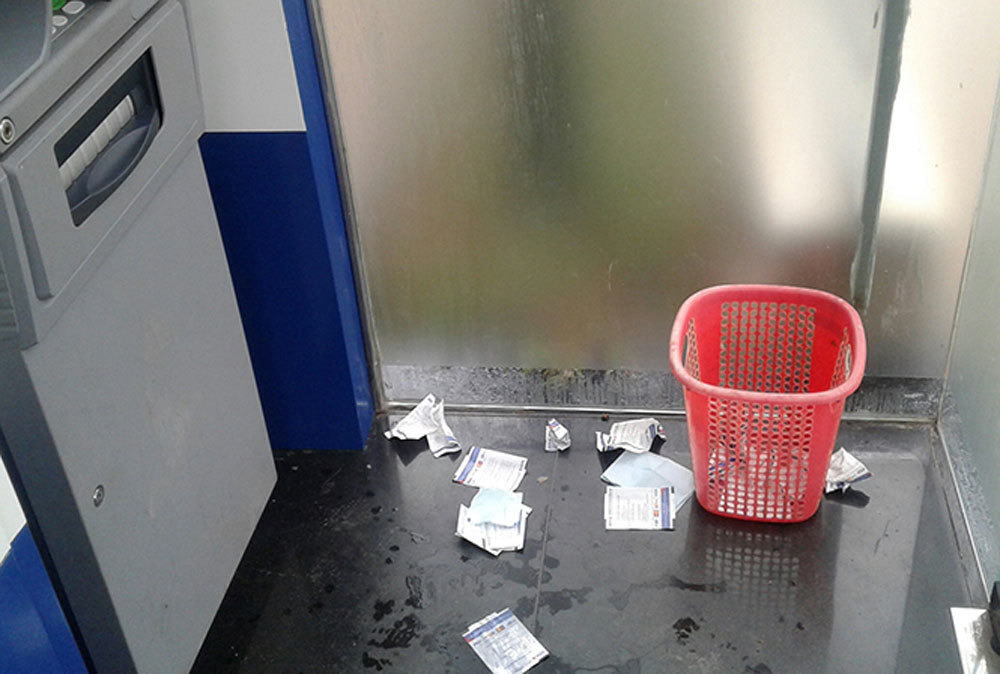 Đừng tùy tiện vứt biên lai rút tiền ATM vì bạn có thể gặp rắc rối lớn