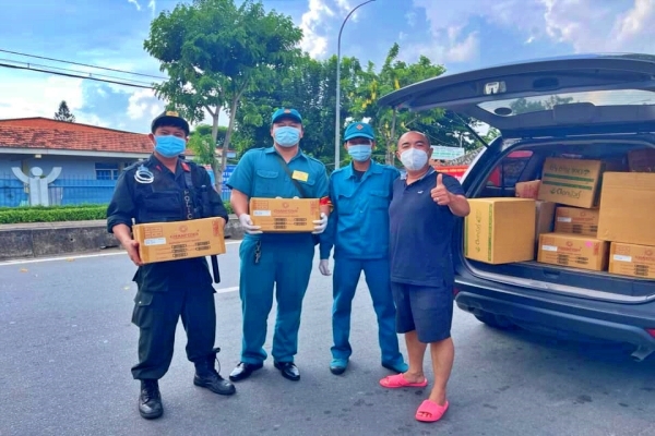 20 phòng trọ 3 ngày ăn cơm chan nước tương được Quốc Thuận giúp đỡ