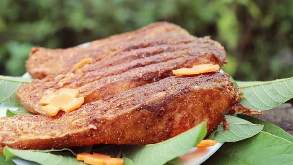 Raw fish fermented with maize powder: A mouthwatering dish in Vinh Phuc Province