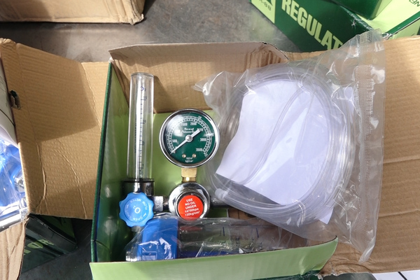 1.000 bộ van máy thở không rõ nguồn gốc bị công an tạm giữ ở Hà Nội