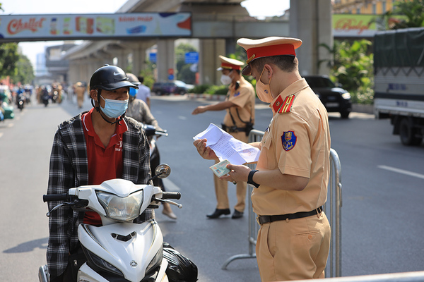 Công an Hà Nội lập 6 tổ liên ngành kiểm soát người ra đường