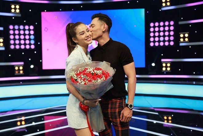 Phương Trinh Jolie đính hôn với Lý Bình