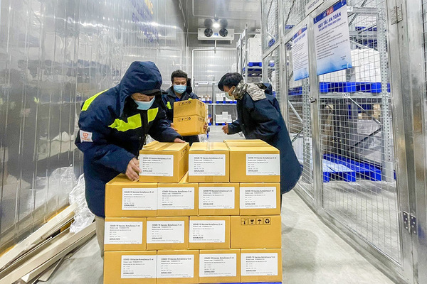 Thêm 1,1 triệu liều vắc xin AstraZeneca giao cho Viện Pasteur TP.HCM