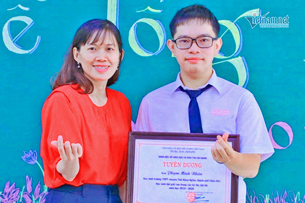 Nam sinh vùng giãn cách giành 2 điểm 10, thành Á khoa khối B toàn quốc
