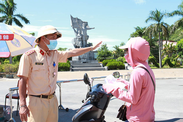 Tăng cường kiểm soát người lưu thông ngày đầu cách ly thành phố Vinh