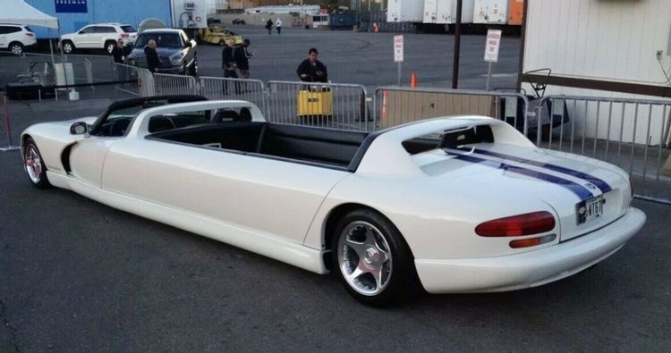 Định giá quá cao, Dodge Viper limo mui trần dù độc lạ nhưng vẫn ế ẩm